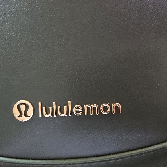 Green Lululemon Leather Alternative Saddle Crossbody Bag 2L - Picture 5 of 5